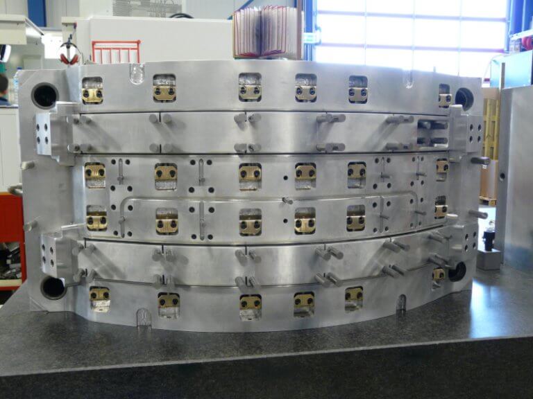 Molding - Moulage d'injection